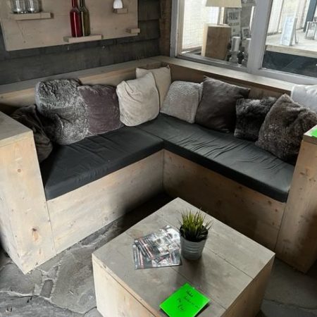 OUTLET! Hoekbank rustiek (exclusief de kussens)