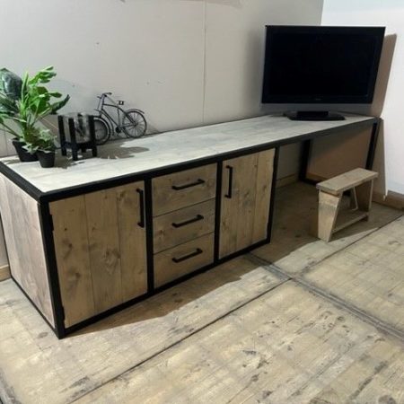 Dressoir Industrieel Study