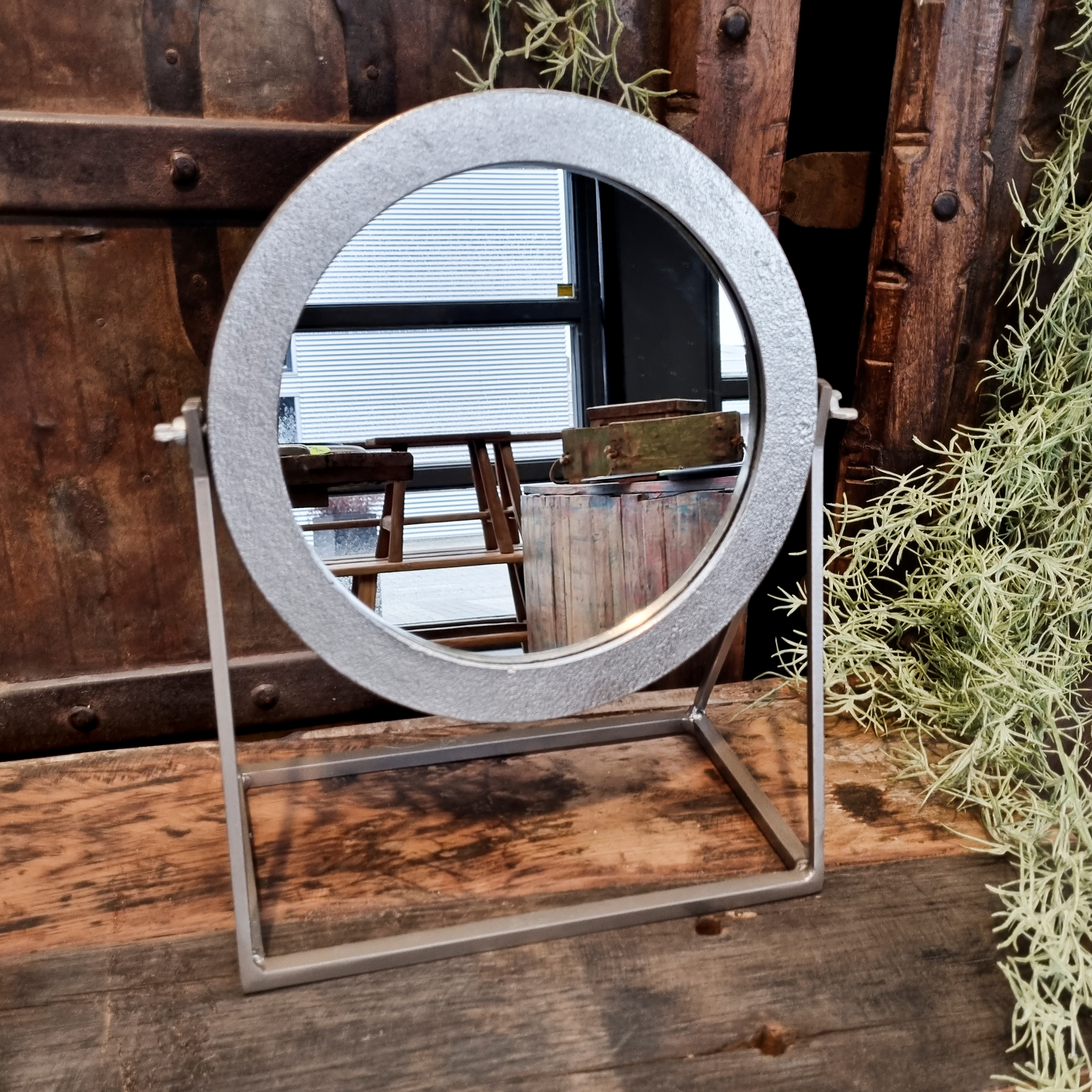 Scheiden Nuchter Belang Nikkel ronde spiegel op standaard kopen | Het Steigerhouthuis