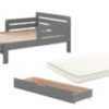 Deze combinatie in grijs uit de JUMPER collectie bestaat uit een doorgroeibed met bijhorende lade en matras (140 + 60 cm).