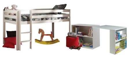 Deze PINO-combinatie bestaat uit een witte PINO hoogslaper , een PINO bureau en een PINO boekenkast