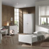 Deze BILLY-combinatie bestaat uit het witte BILLY-bed (90x200cm), de witte nachtkastje, het bureau en de commode. - Afbeelding 2