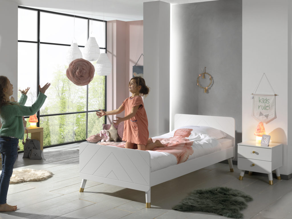 Deze BILLY-combinatie bestaat uit het witte BILLY-bed (90x200cm) en de bijpassende witte nachttafel. - Afbeelding 5