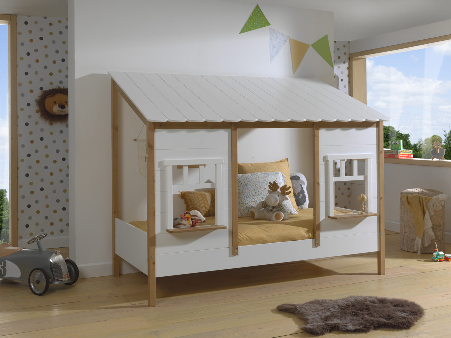 Deze Housebed-combinatie bestaat uit een huisbed 05 wit en een bedlade | Het Steigerhouthuis