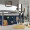 Deze PINO-combinatie bestaat uit een grijze PINO hoogslaper en een speelgordijn Space - Afbeelding 4