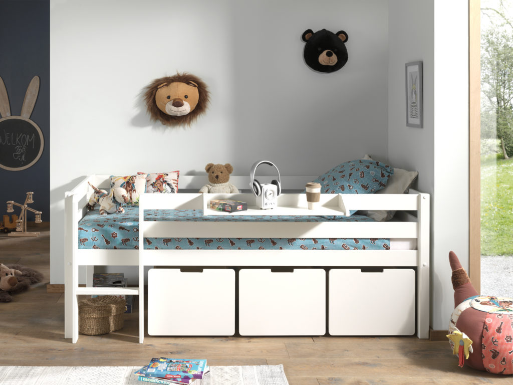 Deze PINO-combinatie bestaat uit een witte PINO halfhoogslaper met ladder, een PINO set van 3 laden en een PINO hangtablet - Afbeelding 6
