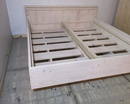 OUTLET!  2 persoons bed zwevend