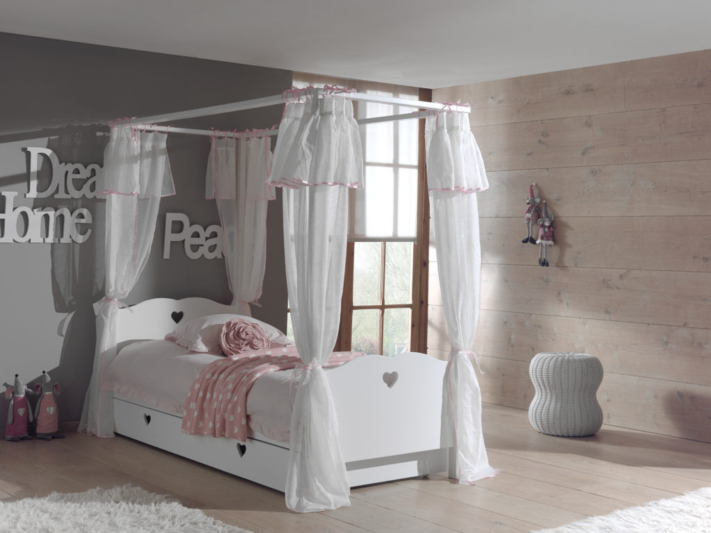 Deze Amori-combinatie bestaat uit een een hemelbed, een bedtextiel en een rolbed - Afbeelding 5