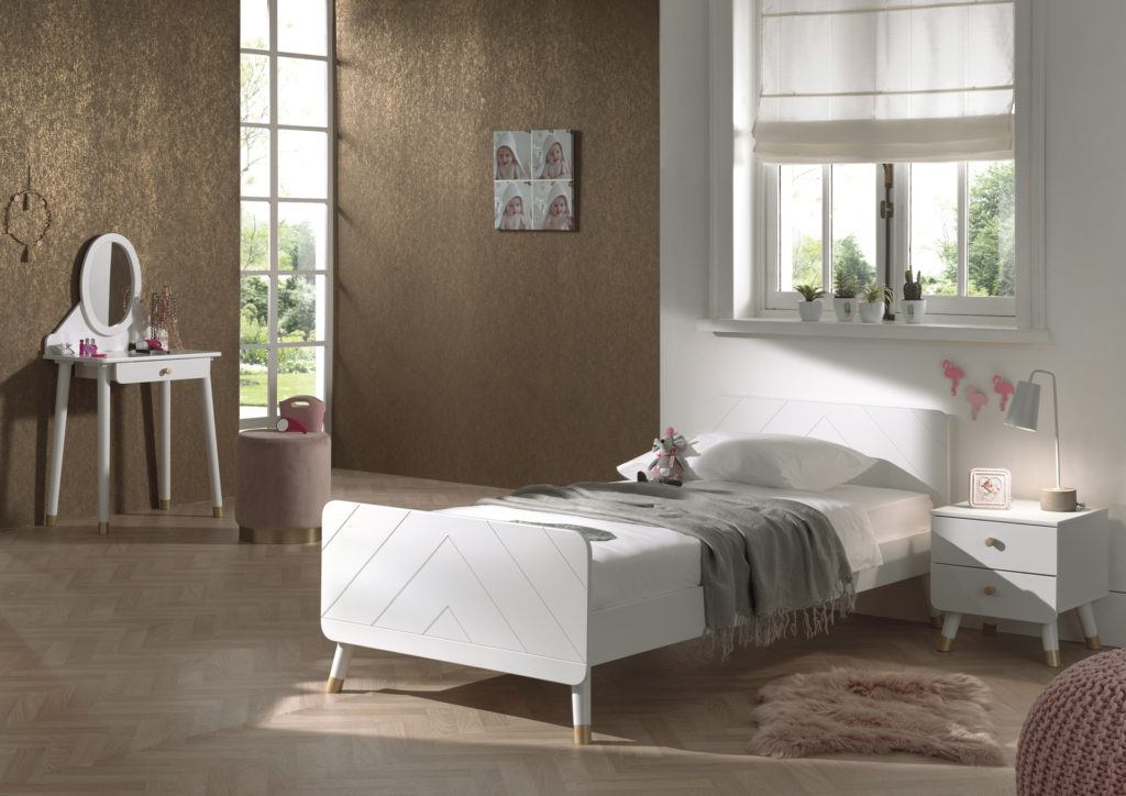 Deze BILLY-combinatie bestaat uit het witte BILLY-bed (90x200cm), het witte nachtkastje en de kaptafel. - Afbeelding 5