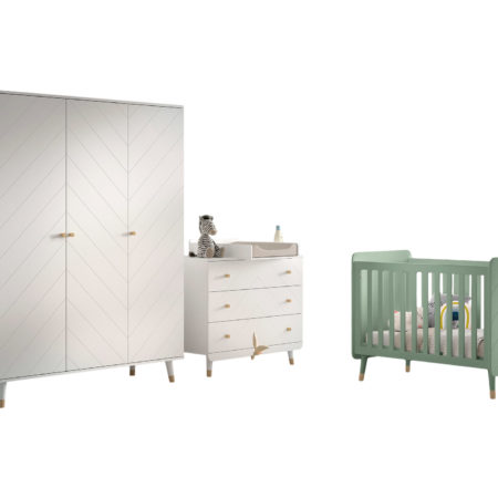 Billy set: witte ladekast, commode, driedeurskast en groen babybed