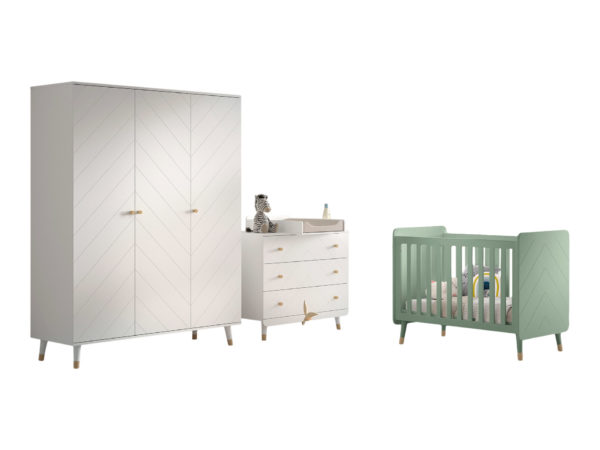 Billy set: witte ladekast, commode, driedeurskast en groen babybed