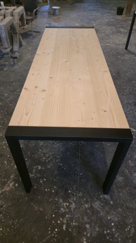 OUTLET! Tafel industrieel Duuk