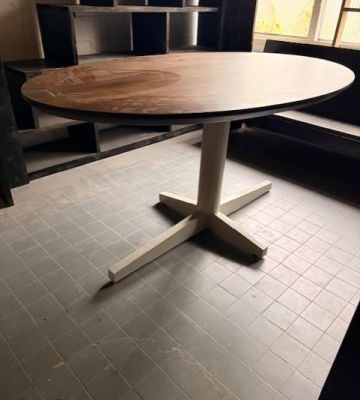 OUTLET!  Eetkamertafel 160, ovaal, poot Beige, Mango Brown Walnut