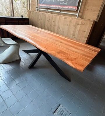 OUTLET!  Boomstamtafel acaciahout met spinpoot