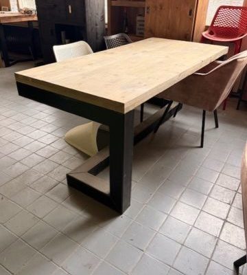 OUTLET!  Robuuste industriele tafel Snake